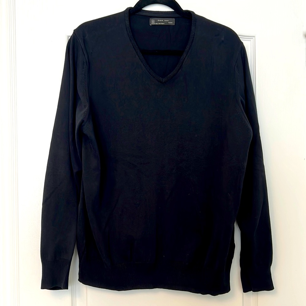 Zara men’s v-neck sweater in black